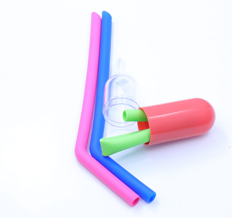 帶硅膠吸管的硅膠奶瓶適合什么時間段的小朋友使用？